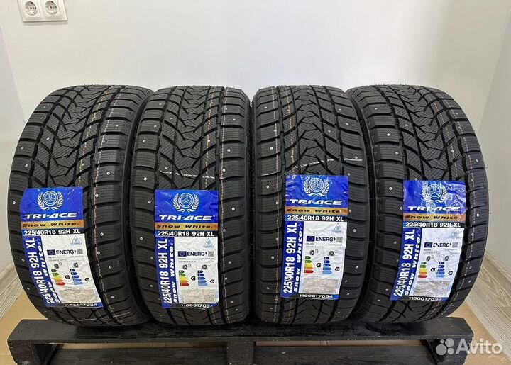 Tri Ace Snow White II 225/40 R18 71H