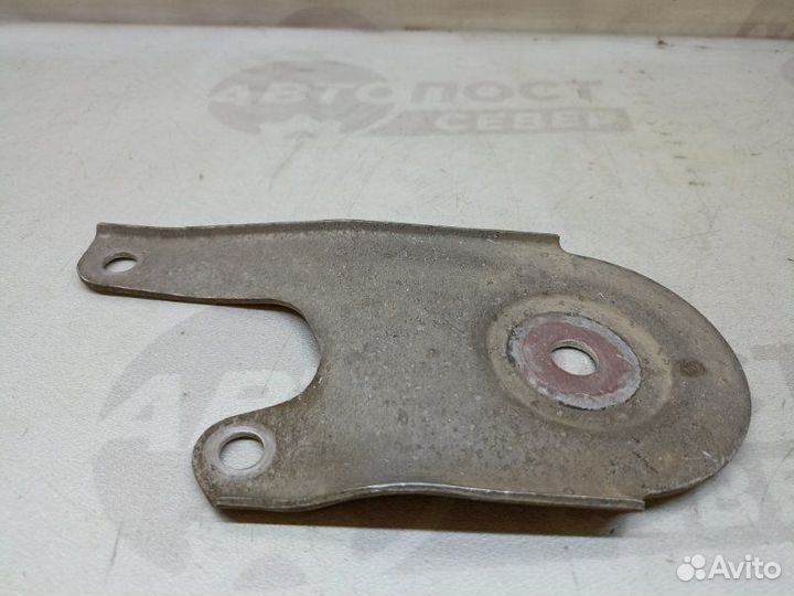 Кронштейн левый Audi A8 D3 BVJ 2006