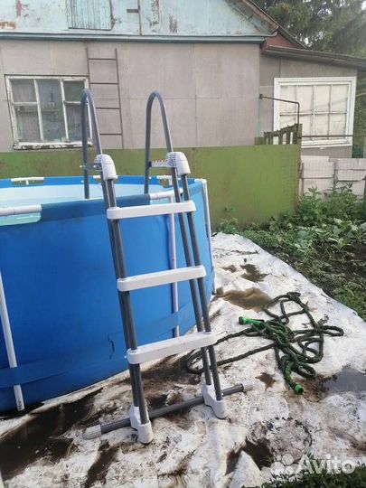 Лестница для бассейна Intex 91-107 см 28075