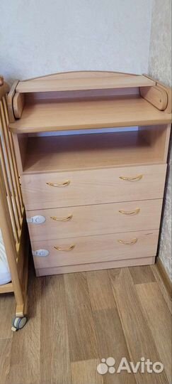 Кроватка детская и пеленальный комод