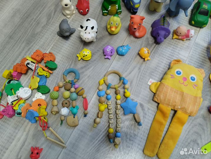 Грызунки, погремушки, игрушки для ванной