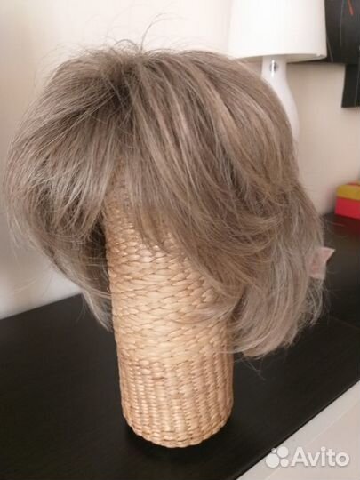 Парик женский из модакрилового волокна