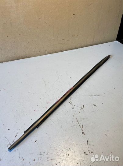 Молдинг стекла передний левый Geely Mk-Cross