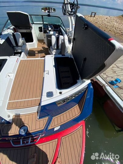 Катер-Буксировщик Super Air Nautique 210 2016