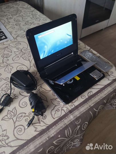 Портативный видеопроигрыватель- телевизор