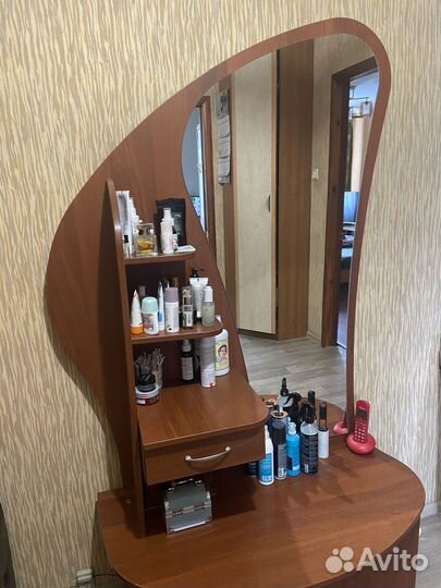 Зеркало с ящиками