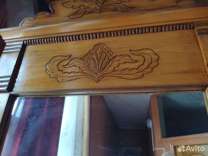 Трюмо с зеркалом