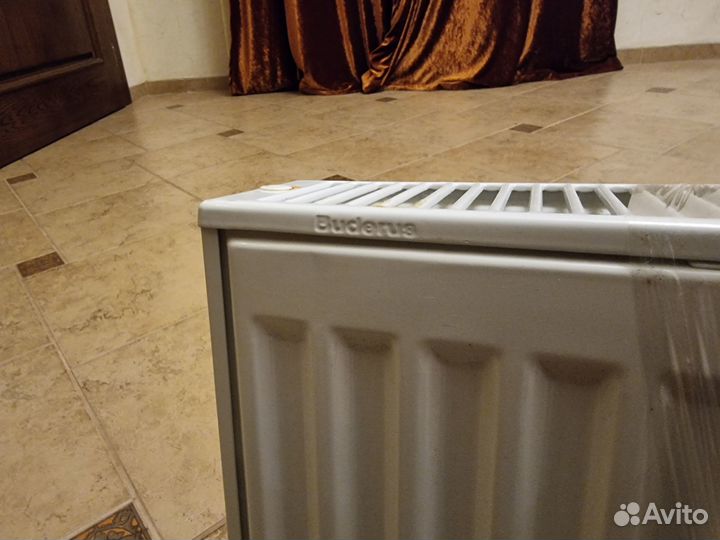 Радиатор отопления Buderus 30*70 см. с креплением