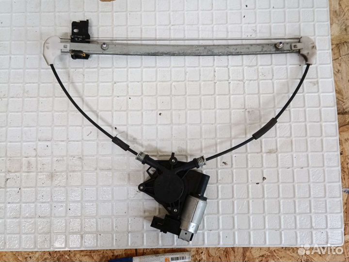 Стеклоподъемник электр задний правый Mazda 3 bk