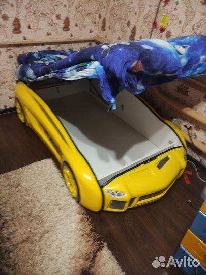 Детская кровать машинка с матрасом бу