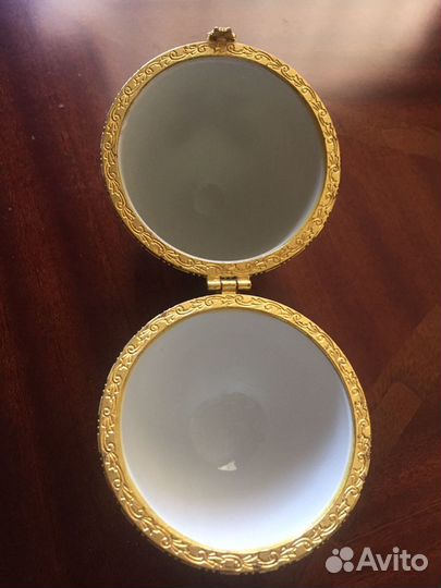 Статуетка яйцо