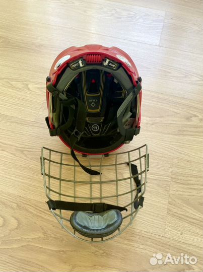 Хоккейный шлем