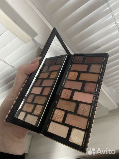 Палетка Too Faced Born This Way