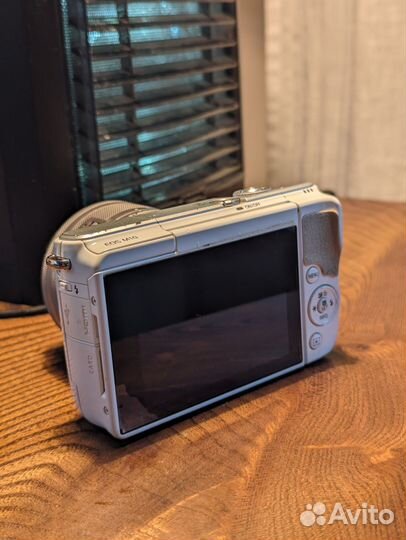 Компактный фотоаппарат Canon m10