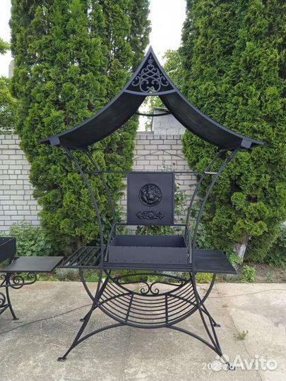 Мангал с крышей