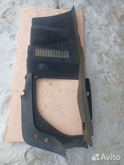 Обшивка багажника (левая) audi A8 D3