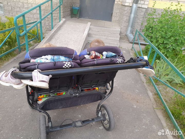 Отдам 2 коляски для двойни на запчасти