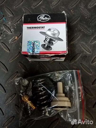 Термостат на двс 1.6 FSI оригинал Gates TH00188G1
