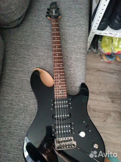 Электро гитара Yamaha Superstrat с тремоло