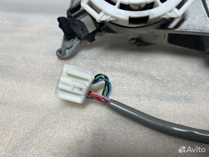 Крепление моторчиков L зеркала Toyota Prado 150