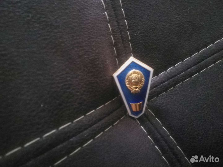 Значок о окончании учебного заведения