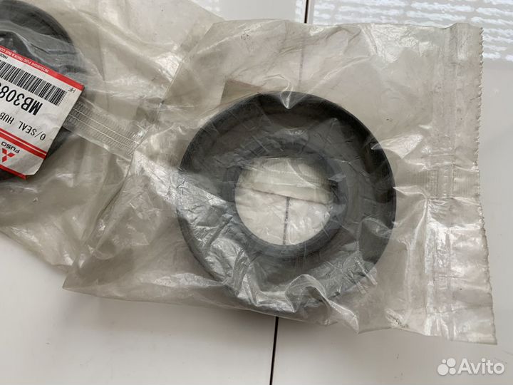 Сальник полуоси Mitsubishi оригинал