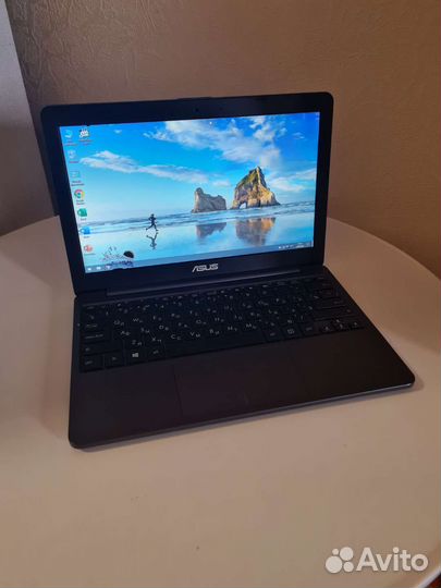 Компактный ноутбук Asus