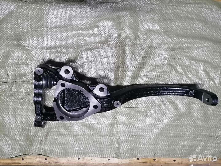 Поворотный кулак правый Dodge Charger LD RWD