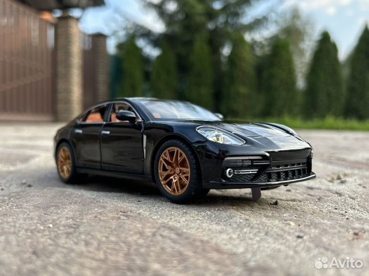 Модель металлической машинки Porsche 911