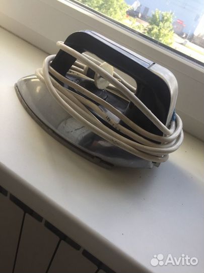 Утюг (советский) может многое рассказать о 90-х)