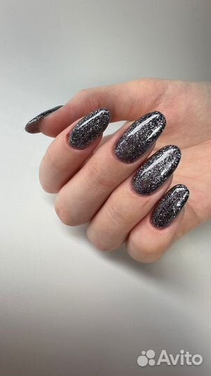 Модель на маникюр