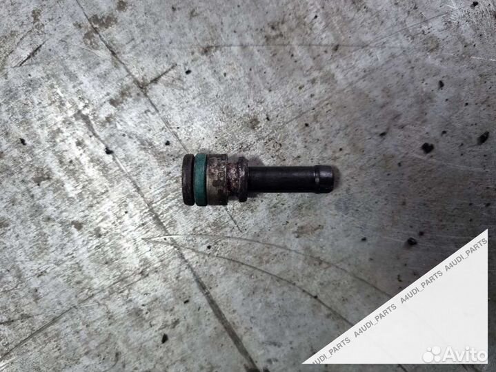 Штуцер масляного теплообменника Audi A5 (S5,RS5) 1