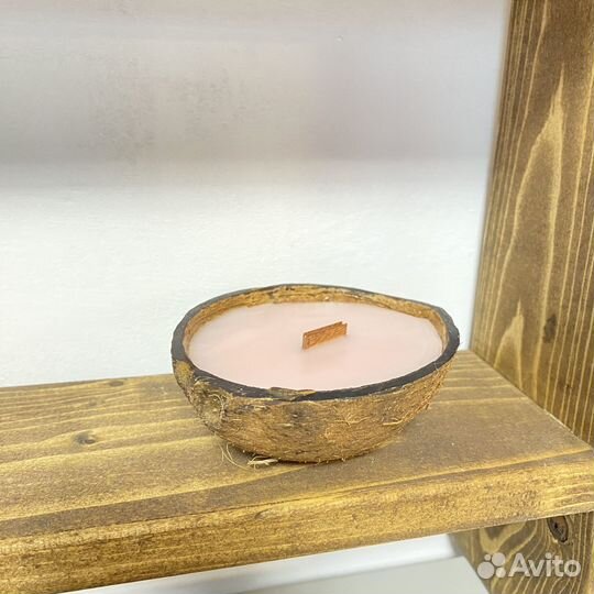 Соевая свеча в кокосе с деревянным фитилем