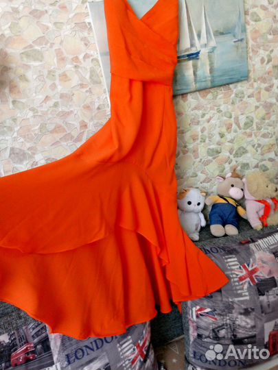 Платье на бретелях