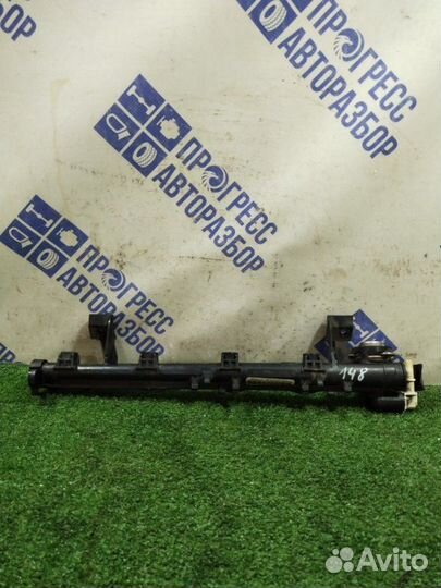 Топливная рампа Ford Focus 2+ хэтчбек 1.6 2009