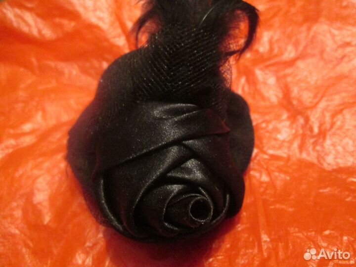 Ободок для волос с черной шляпкой