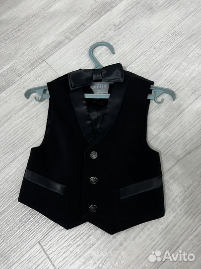 Праздничная жилетка 98р с бабочкой