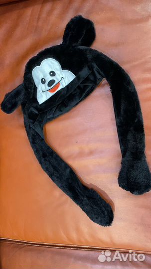 Шапка с двигающимися ушами