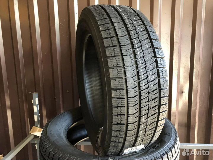 Bridgestone Blizzak Ice 255/40 R19 100S