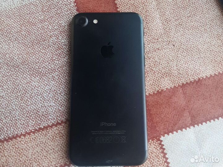 Телефон iPhone 7 32гб