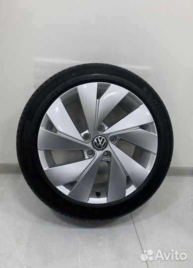 Новые Volkswagen Golf 8, 7, Michelin 225/45 R17