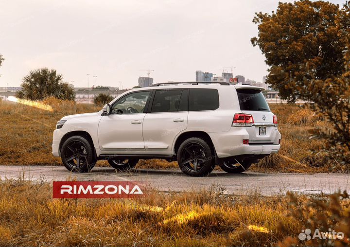 Кованые диски R22 на Toyota Land Cruiser 200