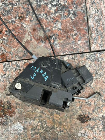 Замок задней левой двери mazda 3 bk