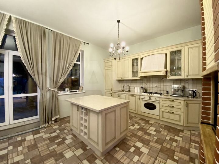 Коттедж 650 м² на участке 30 сот.