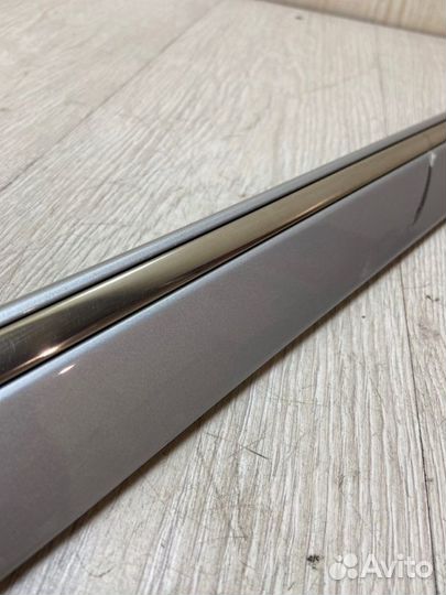 Молдинг двери передний правый Mercedes Benz E320