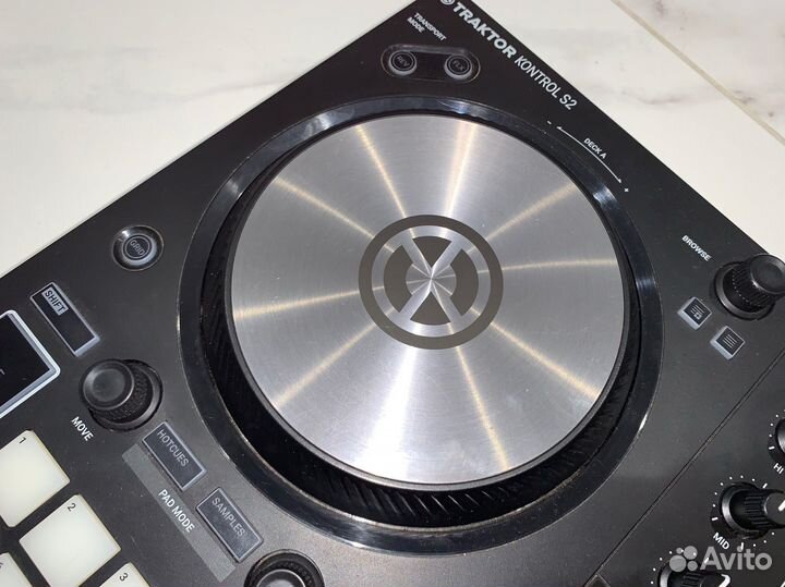 DJ контролер Traktor Kontrol S2 MK3