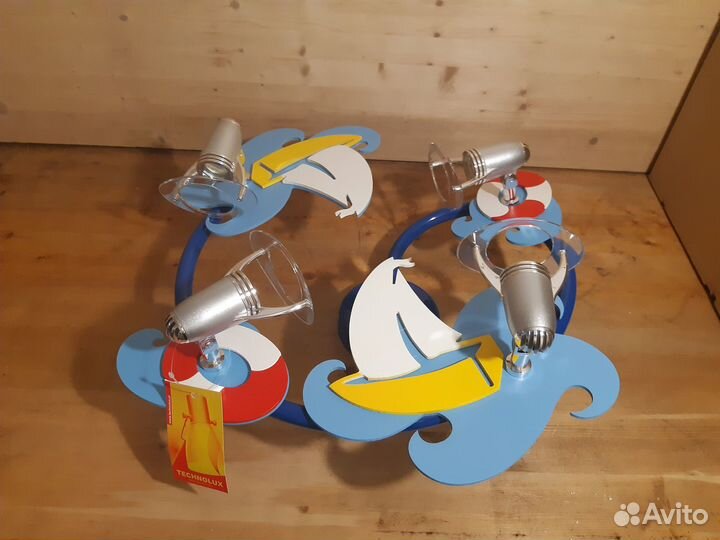 Люстра с корабликами и спасательными кругами