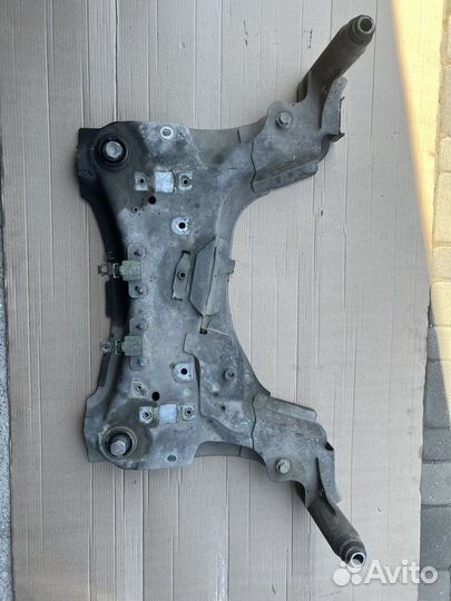 Передний подрамник Renault Megane 3