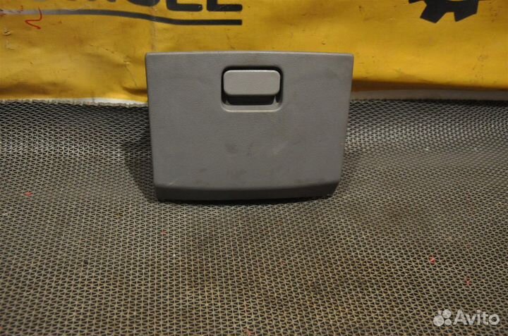 Бардачок toyota voxy AZR60G