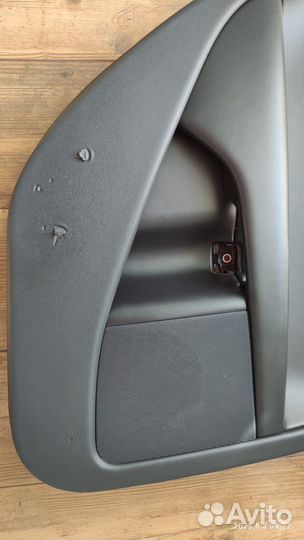 Обшивка двери volvo xc70